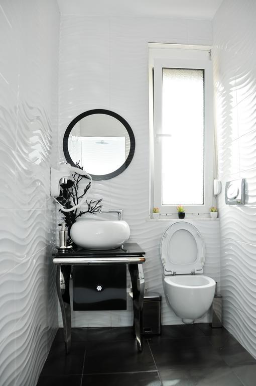 Tiranatop Suites Apartament *